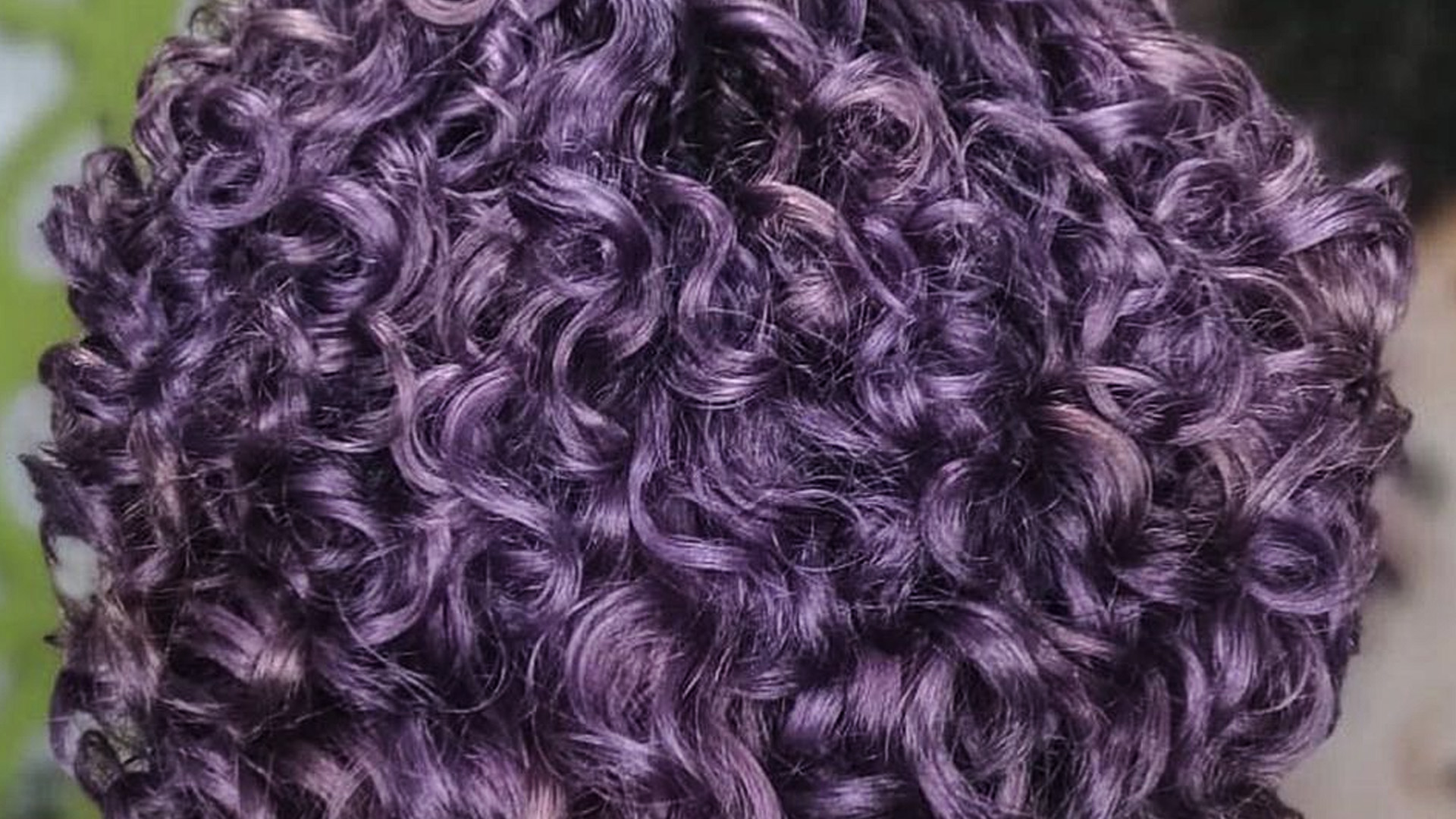 Cabelo cacheado colorido - Mitos e verdades sobre cabelos crespos
