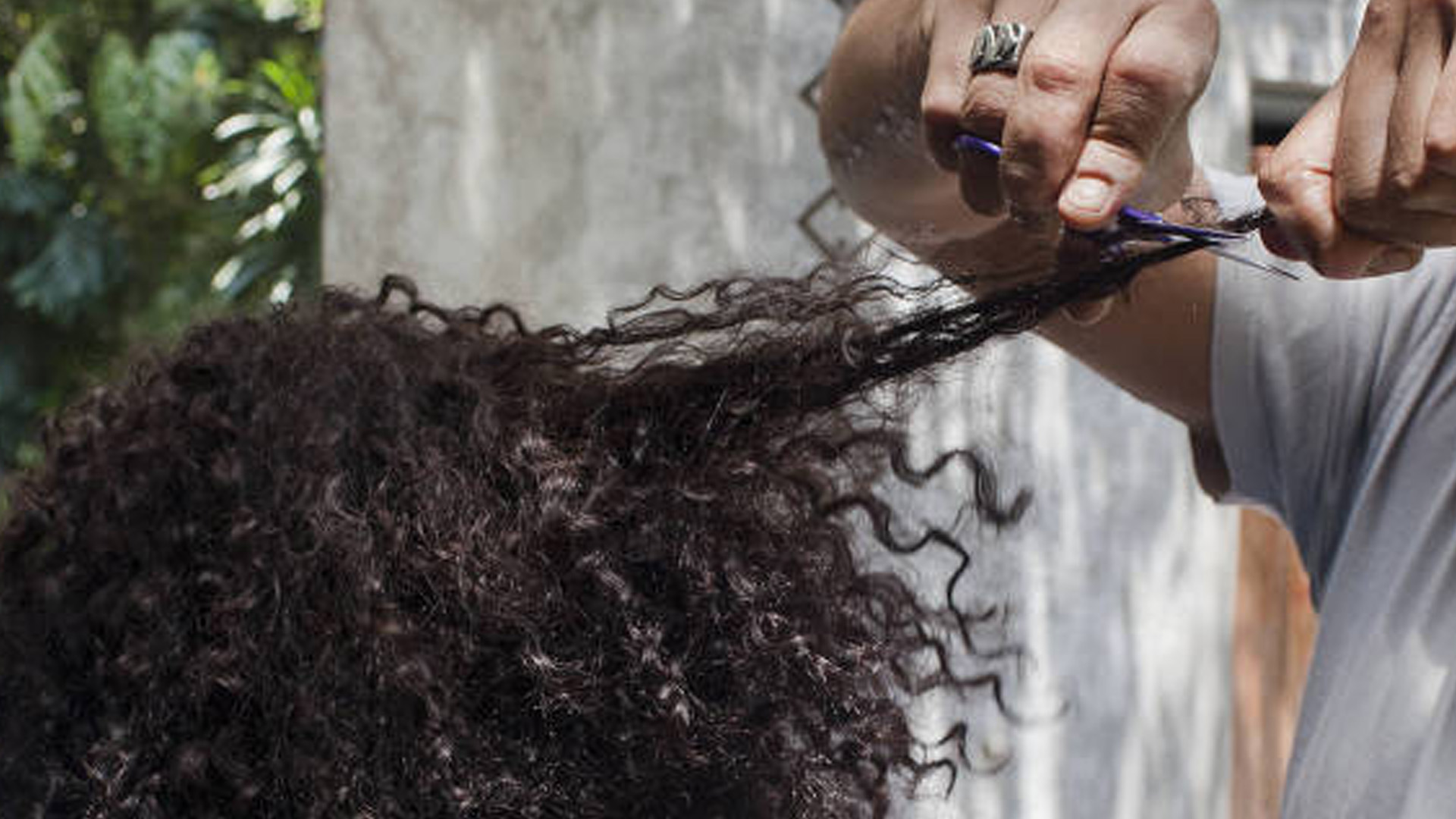No momento você está vendo 5 principais benefícios do corte de cabelo periódico para cabelos