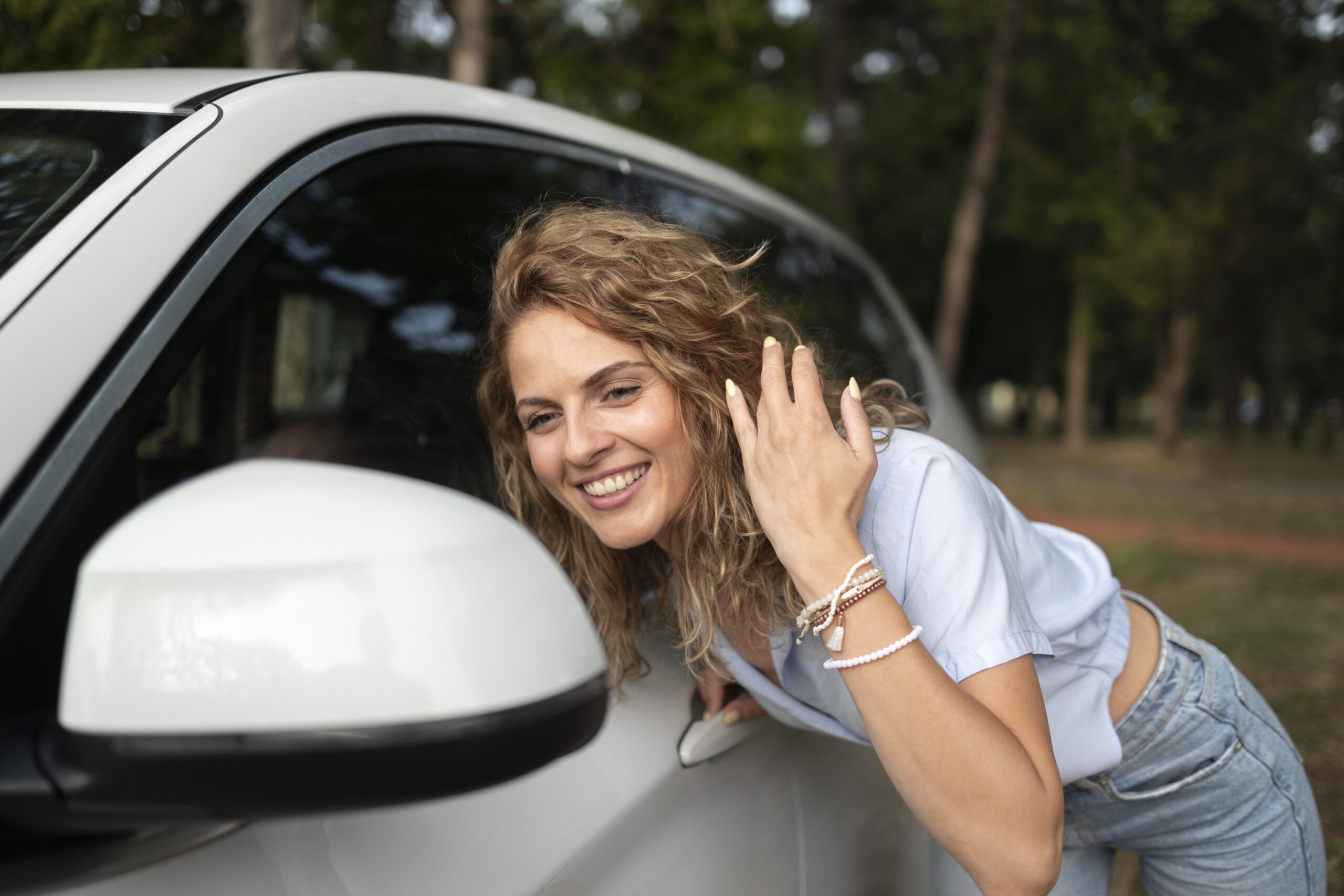 No momento você está vendo 5 Dicas para Você Manter o Cabelo Intacto em Viagens de Carro e Avião